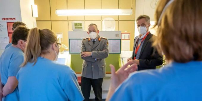 Krisenstabs-Leiter Breuer auf Münchner Intensivstation. coronavirus