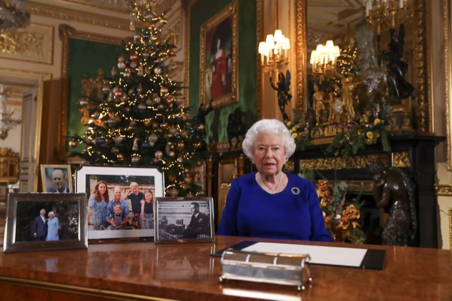 queen elizabeth prinz harry