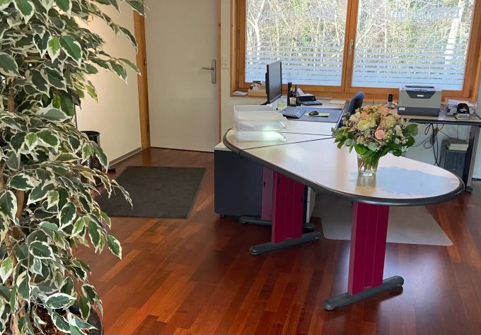 Einblick in das Büro der EDV Treuhand GmbH. EDV Treuhand Nidau