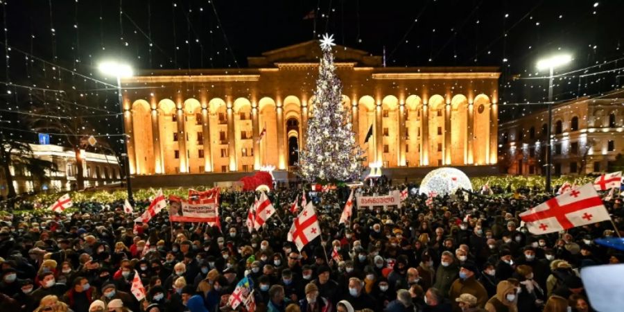 Tausende demonstrieren in Tiflis