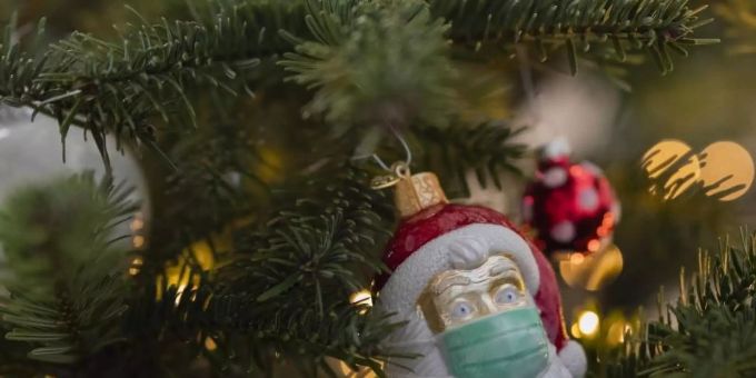 Die Corona-Situation kann für Familien an Weihnachten zur Belastungsprobe werden. Die Impfung ist der grösste Streitpunkt. Foto: Tom Weller/dpa Die Corona-Situation kann für Familien an Weihnachten zur Belastungsprobe werden. Die Impfung ist der grösste Streitpunkt. Foto: Tom Weller/dpa