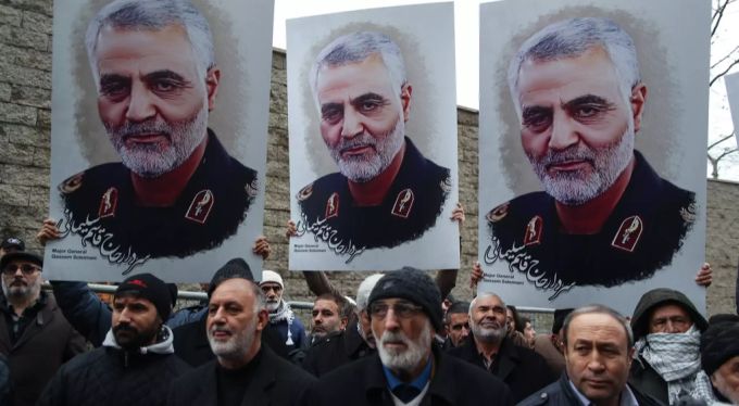 Türkische Demonstranten betrauern den Tod des Iraners Ghassem Soleimani. Iran