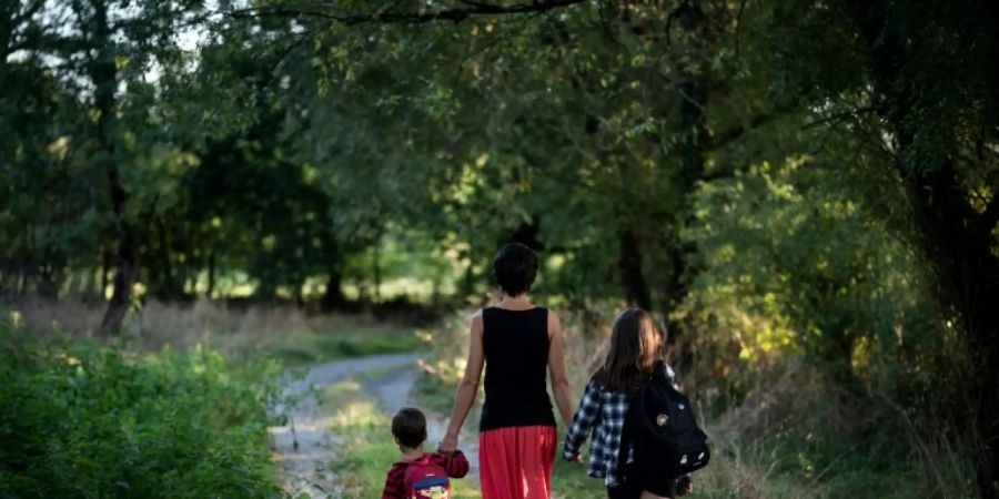 Mutter mit Kindern
