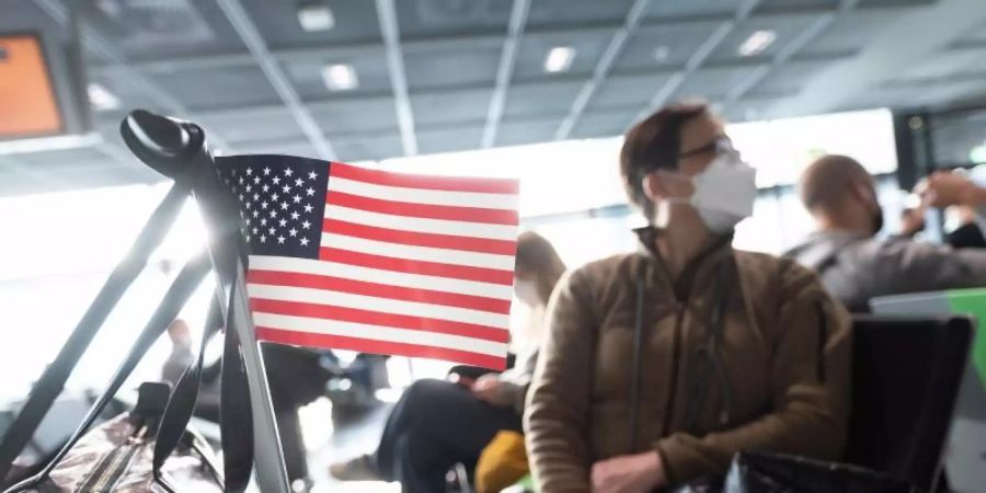 Auf dem Flughafen Frankfurt: Geimpfte EU-Bürger dürfen wieder in die USA fliegen, das Land mit den laut Johns-Hopkins-Universität meisten Corona-Fällen überhaupt. Foto: Sebastian Gollnow/dpa