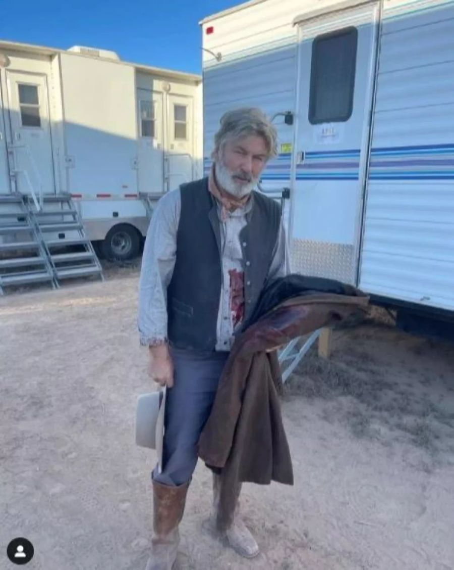 Alec Baldwin am Set von «Rust». Das Bild wurde mittlerweile gelöscht.