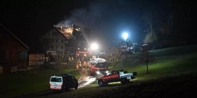 Es entstand Sachschaden von über 100'000 Franken. Unfall