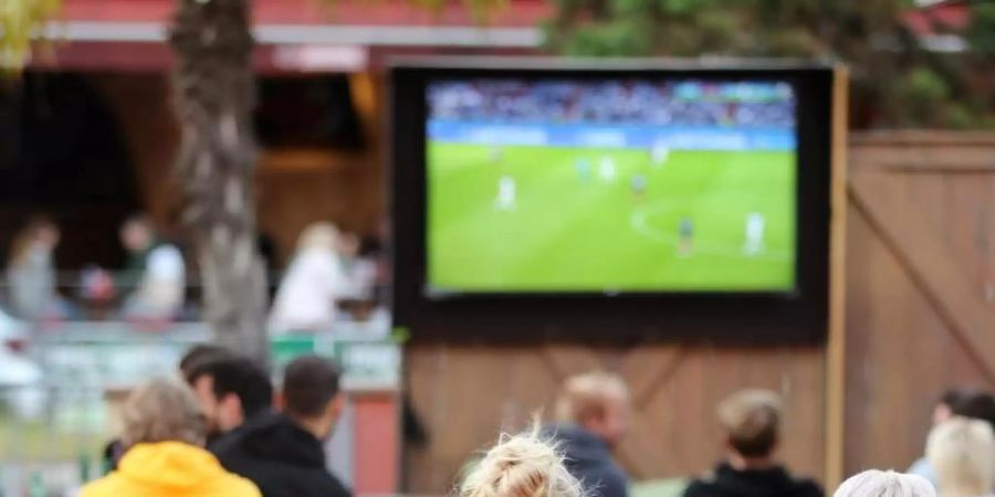 Mehr als 22 Millionen Zuschauer lockte das DFB-Team beim EM-Auftakt an die TV-Geräte. Foto: Bodo Marks/dpa