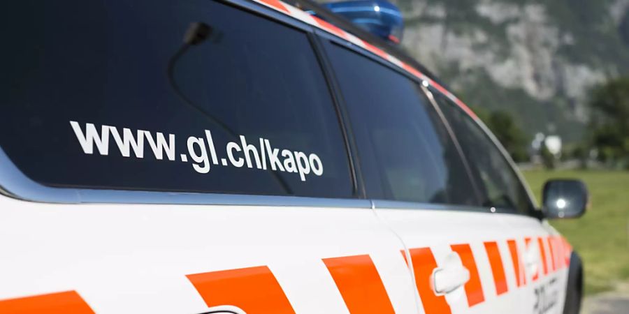Nach Angaben der Kantonspolizei Glarus ist eine vermisste Berggängerin bei Näfels tot aufgefunden worden. (Symbolbild)