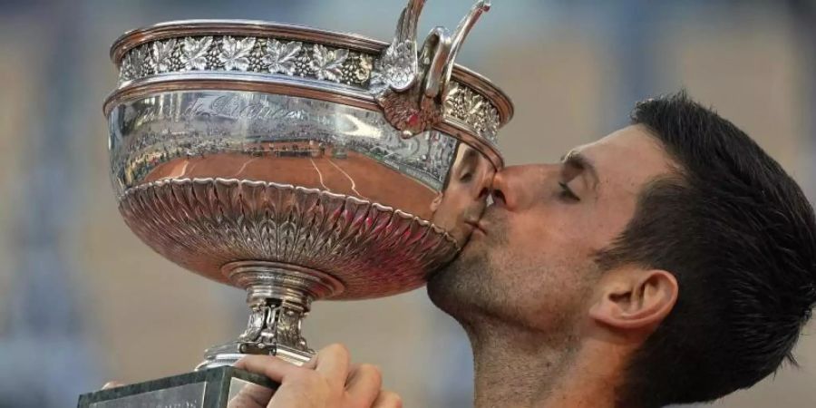 Nach dem Sieg in Paris träumt Novak Djokovic vom Golden Slam. Foto: Michel Euler/AP/dpa