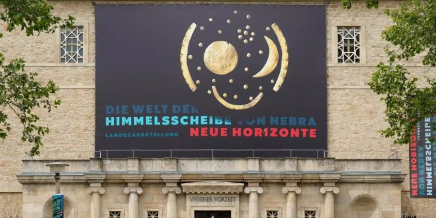Das Landesmuseum Halle lädt ein in «Die Welt der Himmelsscheibe von Nebra». Foto: Peter Endig/dpa-Zentralbild/dpa