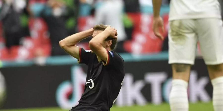 Zum Haare raufen: Thomas Müller trauert seiner vergebenen Grosschance gegen England nach. Foto: Justin Tallis/Pool AFP/dpa