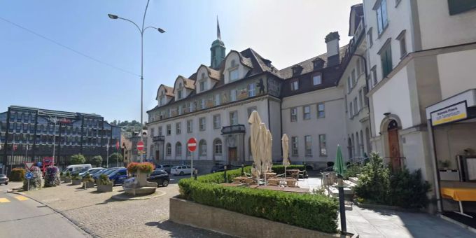 Bei der Treppe zum Regierungsgebäude am Obstmarkt in Herisau kam es zu dem Vorfall. Treppe