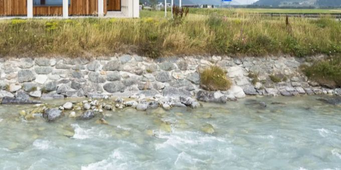Ein Bach in Bever GR. Bever GR