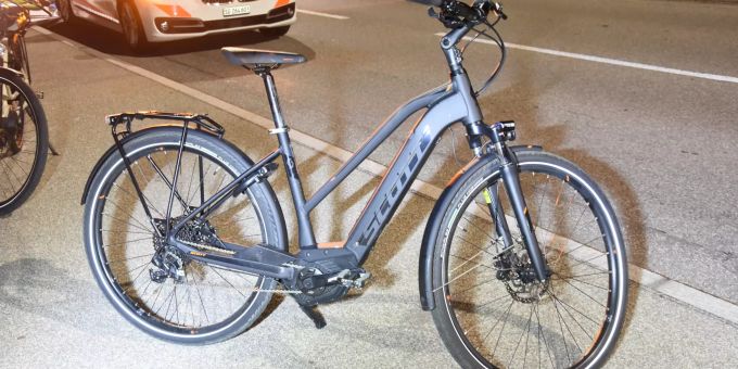 Zwei alkoholisierte Velofahrer kollidieren. Zwei alkoholisierte Velofahrer kollidieren