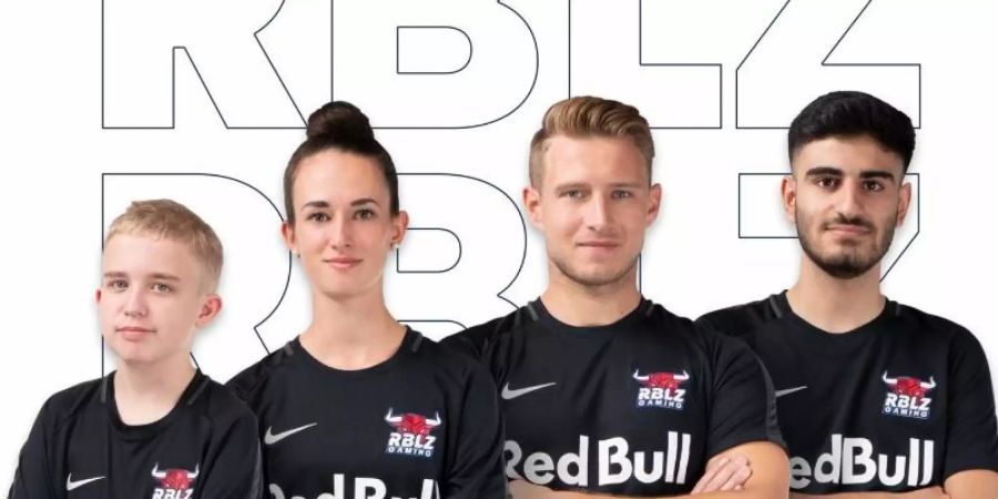 Das neue E-Sport-Team von RB Leipzig: Anders Vejrgang, Lena Güldenpfennig, Richard Hormes und Umut Gültekin. Quelle: RB Leipzig. Foto: spo
