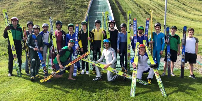 Die Turner des STV Hendschiken auf der letztjährigen Turnfahrt bei der Skispurngschanze Einsiedeln. Turnverein STV Hendschiken