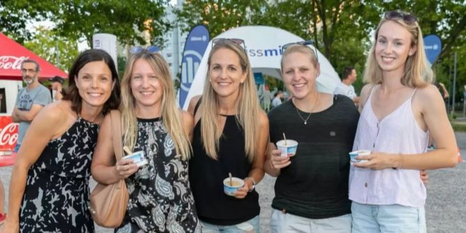 Sara, Maja, Rahel, Alexandra und Annika im Drive-in Cinema.