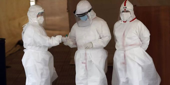 Beschäftigte im Gesundheitswesen sind in der Corona-Pandemie besonders gefährdet. Corona