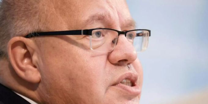 Bundesminister Peter Altmaier bei der Pressekonferenz zu klima- und wirtschaftspolitischen Vorschlägen. Foto: Odd Andersen/AFP Pool/dpa Bundesminister Peter Altmaier bei der Pressekonferenz zu klima- und wirtschaftspolitischen Vorschlägen. Foto: Odd Andersen/AFP Pool/dpa