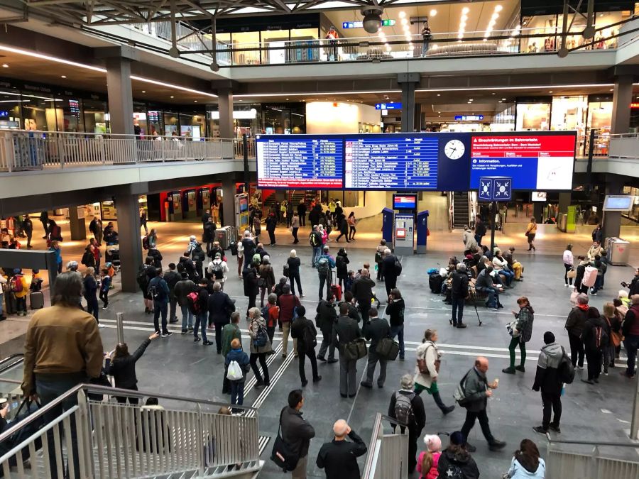 Am Bern Bahnhof können Männer zeitweise gratis pinkeln, während Frauen zahlen müssen.