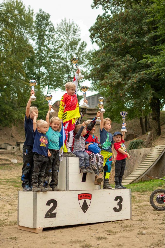 Am Ende sind alle Sieger: Die Teilnehmer des 2. E Kids Trial Cup.