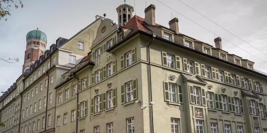 Der seit Anfang dieses Jahres bekannte Drogen-Skandal um das Münchner Präsidium weitet sich aus. Foto: Peter Kneffel/dpa