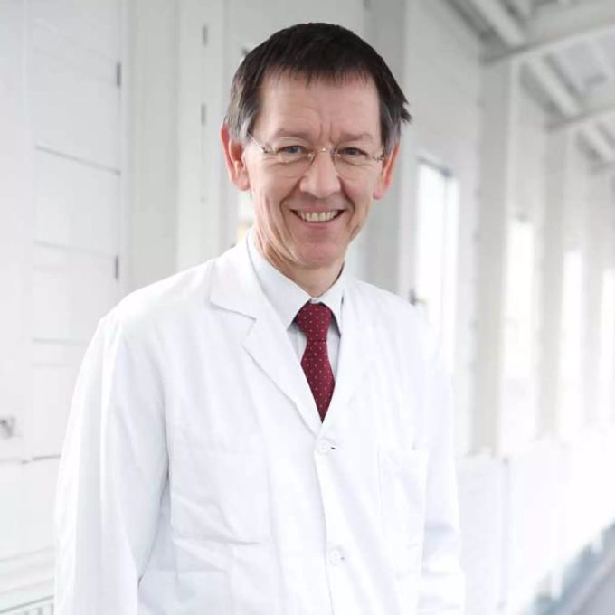 Dr. Thomas Bregenzer ist Chefarzt der Inneren Medizin und Infektiologe am Spital Lachen. Grippe