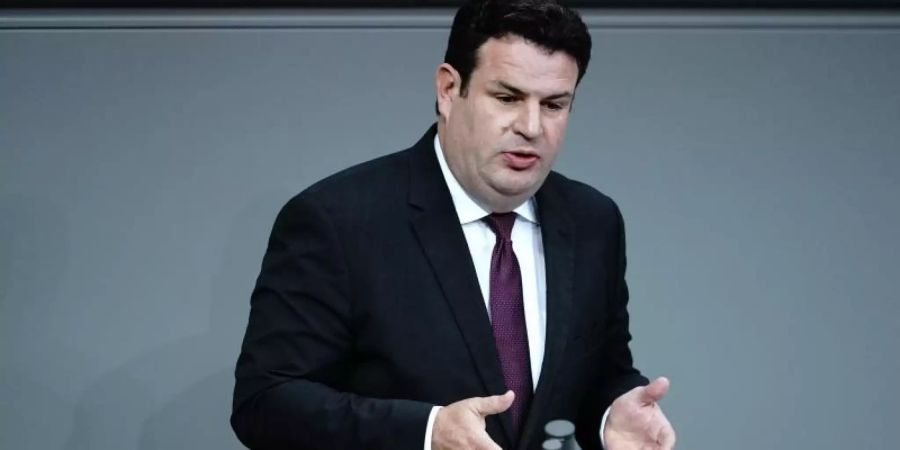 Bundesarbeitsminister Hubertus Heil (SPD) will ein gesetzlich verankertes Recht auf Homeoffice. Foto: Kay Nietfeld/dpa