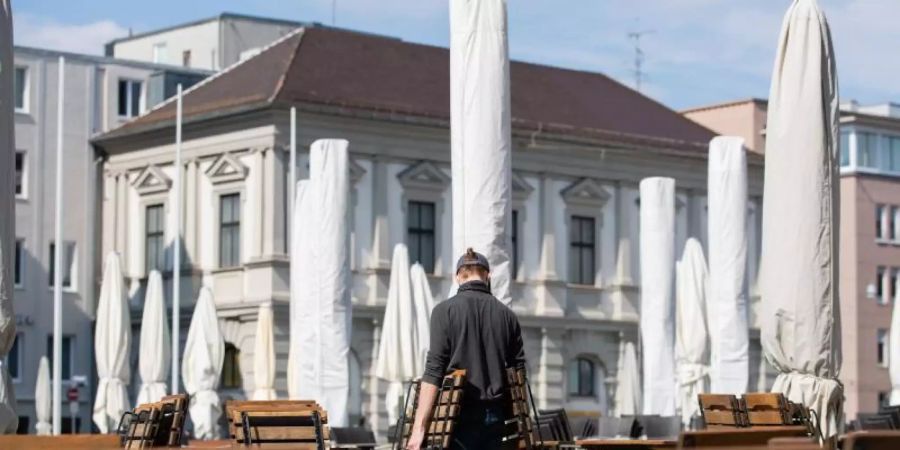 Resuarant in Augsburg. Der zweite Lockdown droht und Gastwirte machen sich Sorgen um ihre wirthschaftliche Existenz. Foto: Tom Weller/dpa