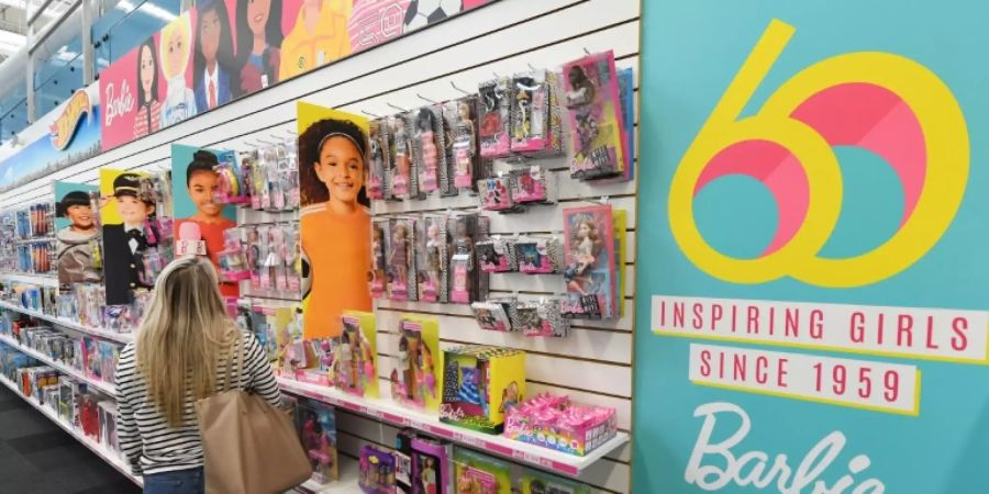 Regal mit Barbies in einem US-Geschäft