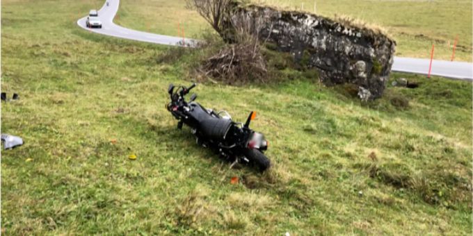 Spiringen: Motorradfahrer bei Selbstunfall lebensbedrohlich verletzt spirigen uri