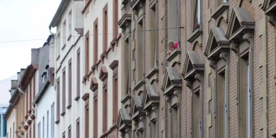 Das Statistische Bundesamt beziffert den Wohnungsbestand in Deutschland auf 42,5 Millionen Einheiten in Wohn- und Nichtwohngebäuden. Foto: Arne Dedert/dpa/Archiv