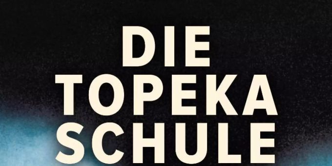 Das Cover des Buches «Die Topeka Schule» von Autor Ben Lerner (undatierte Aufnahme). Lerner erzählt über junge Jahre als Debattier-Champion und Sohn erfolgreicher 68er-Eltern im US-Provinznest Topeka. Er verbindet Autofiktion originell mit politischem Scharfblick. (zu dpa «Die Topeka Schule» - Ben Lerners Roman begeistert auch Obama"). Foto: Suhrkamp Verlag/dpa