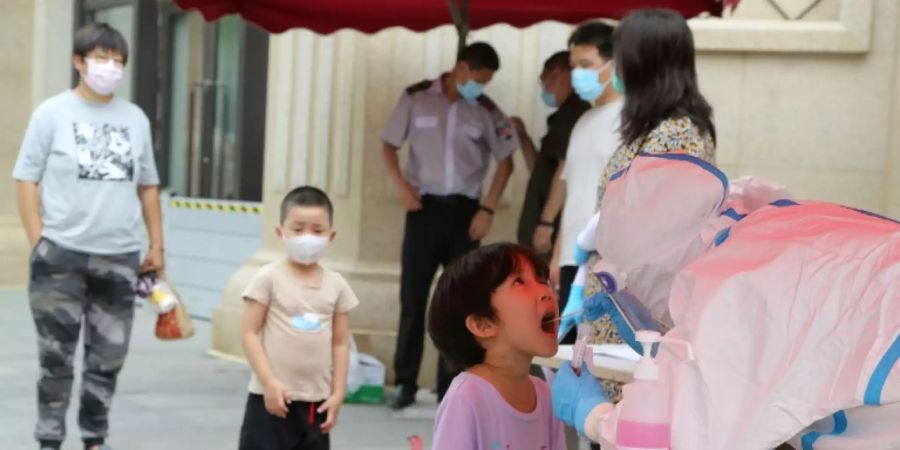 Coronavirus-Tests in der Hafenstadt Dalian