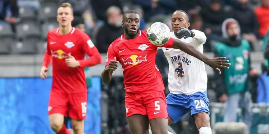 Spielt gegen Benfica Lissabon von Anfang an: Dayot Upamecano. Foto: Andreas Gora/dpa