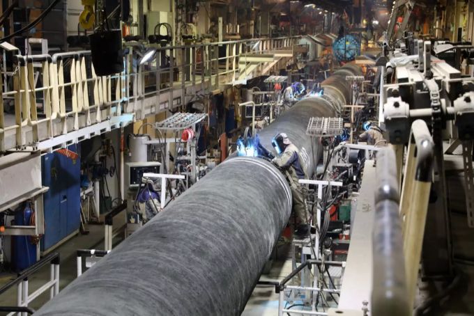 An Bord des Verlegeschiffes «Audacia» des Offshore-Dienstleisters Allseas werden im Fliessbandverfahren Rohre für die Gaspipeline Nord Stream 2 verschweisst und auf dem Grund der Ostsee verlegt. (Archivfoto) nord stream 2