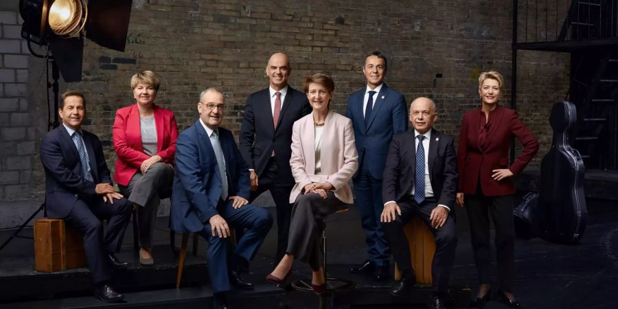 Das offizielle Bundesratsfoto 2020 im Auftrag der Bundespräsidentin Simonette Sommaruga stellte den Bundesrat als Ensemble dar.