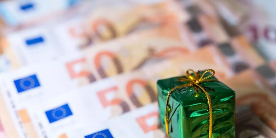 Nur rund die Hälfte bekommt Weihnachtsgeld