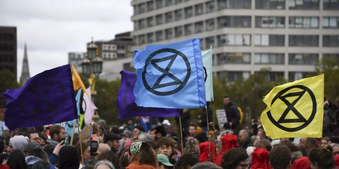 Für drei Tage - Klimaaktivisten wollen Londoner Flughafen lahmlegen