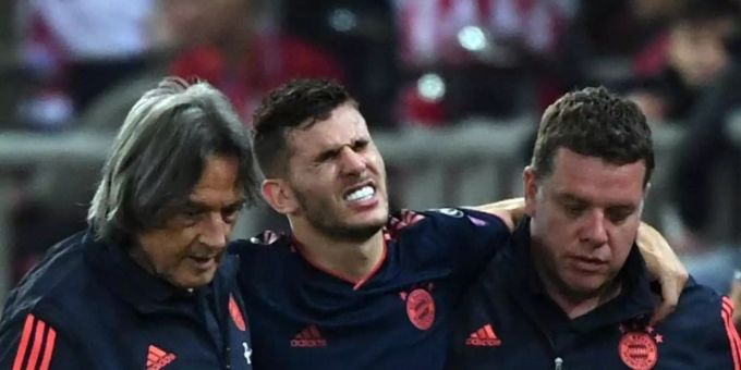 Piräus - Bayern-Profi Hernández muss am Knöchel operiert werden