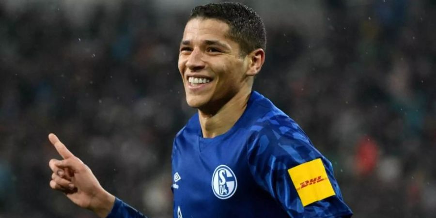 Hat seinen Vertrag auf Schalke verlängert: Amine Harit jubelt. Foto: Stefan Puchner/dpa