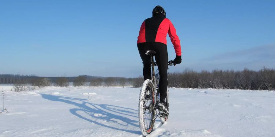 Velo im Schnee