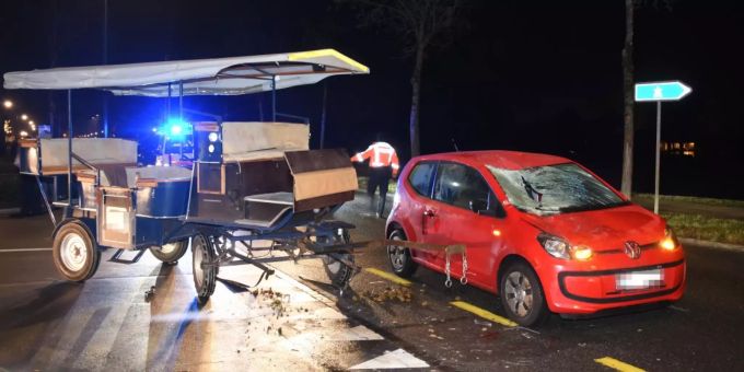 In Bad Ragaz SG ereignete sich ein Unfall zwischen Auto und Kutsche. Unfall Auto Kutsche