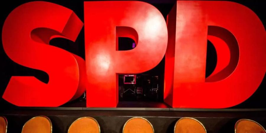 Bleibt die SPD in der grossen Koalition? Im Moment sieht es so aus. Foto: Christoph Schmidt/dpa