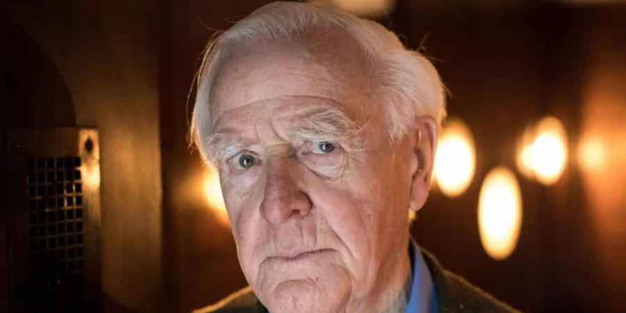 John le Carré, britischer Schriftsteller und Spionageexperte, 2017 in Hamburg. Foto: Christian Charisius/dpa
