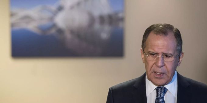 Der russische Aussenminister Sergei Lawrow spricht im Radisson Hotel am Flughafen Zürich-Kloten 2018 zu Journalisten. sergej lawrow