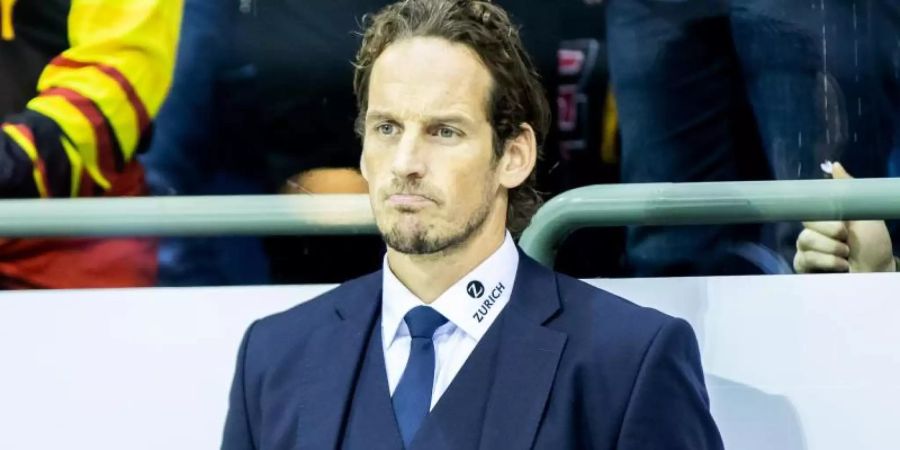Nationaltrainer Fischer hat mit der Schweiz das Auftaktmatch des Deutschland Cups gegen die Slowakei gewonnen. Foto: Marcel Kusch/dpa