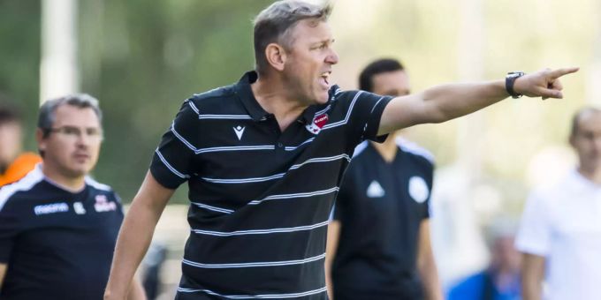 Stéphane Henchoz gibt in Sitten die Richtung vor Stéphane Henchoz gibt in Sitten die Richtung vor