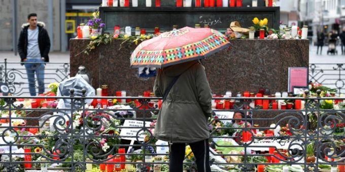 Gedenkstätte in Hanau kurz nach dem Anschlag Gedenkstätte in Hanau kurz nach dem Anschlag