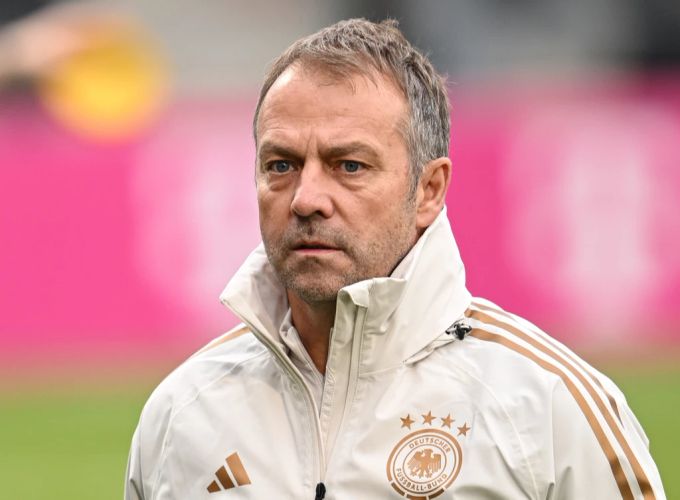 Der deutsche Bundestrainer Hansi Flick würdigte Mesut Özil nach dessen Karriereende. hansi flick